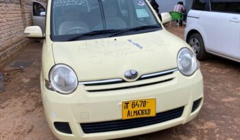 
										Toyota Sienta full									