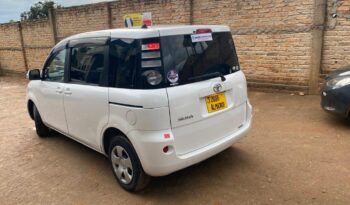 
										Toyota Sienta full									