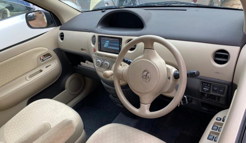 
								Toyota Sienta full									