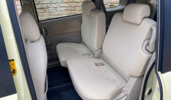 
										Toyota Sienta full									