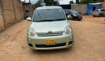 
										Toyota Sienta full									