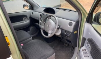 
										Toyota Sienta full									