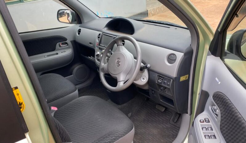 
								Toyota Sienta full									