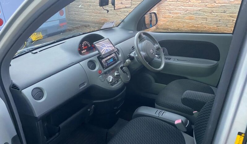 
								TOYOTA SIENTA full									