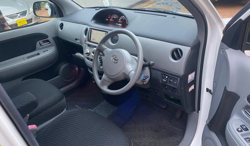 
								Toyota Sienta full									