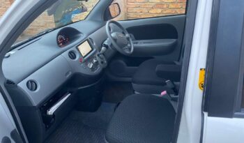 
										Toyota Sienta full									